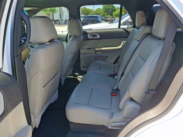 Used 2015 Ford Explorer XLT w/ Equipment Group 202A AWD/4WD image 8