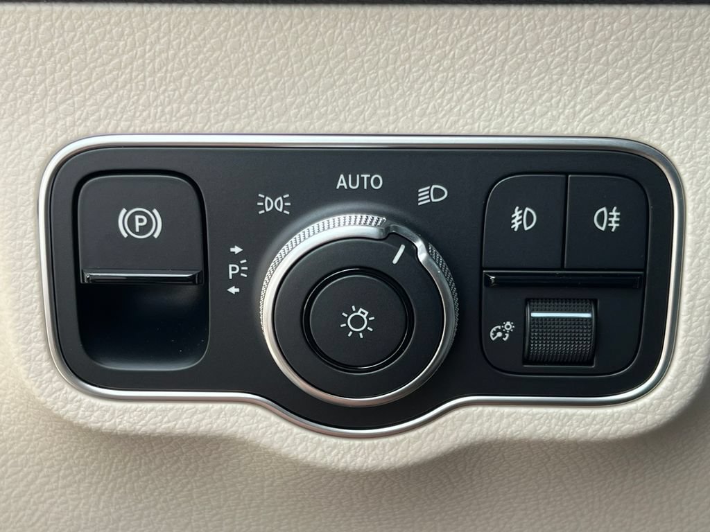 New 2026 Mercedes-Benz GLB 250 4MATIC image 17