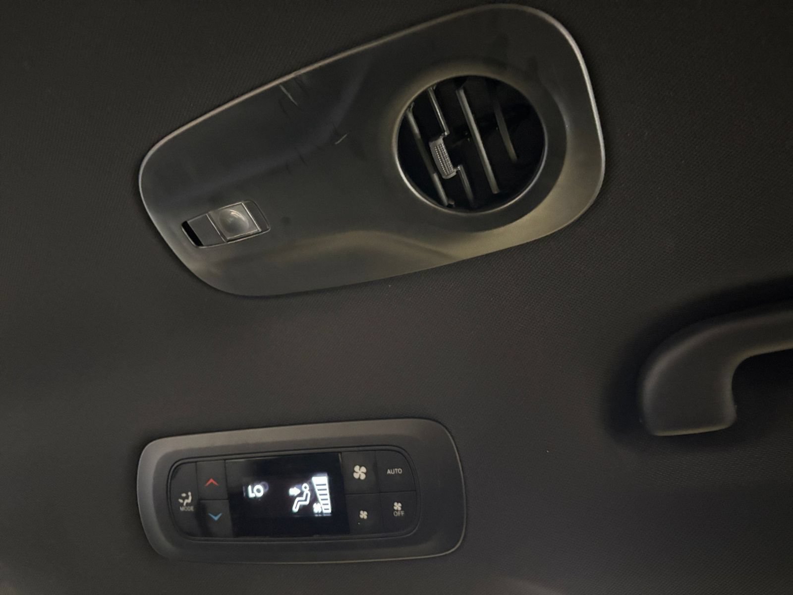 Used 2025 Chrysler Pacifica Select FWD image 24