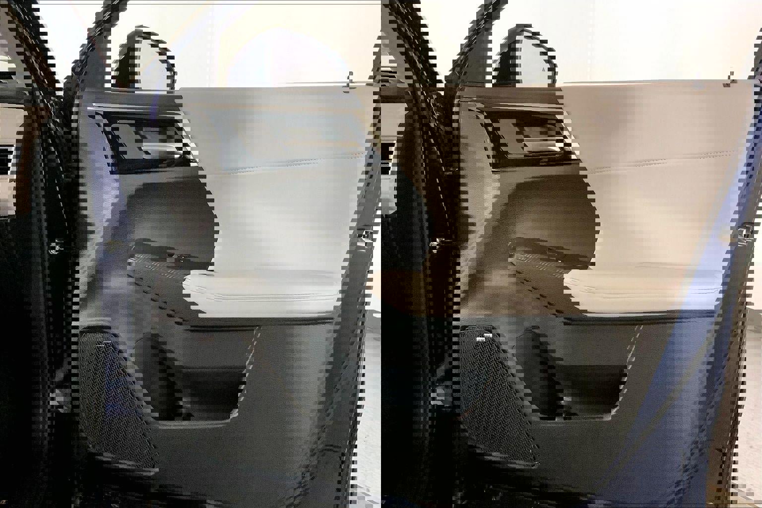 Used 2025 Mitsubishi Outlander SE image 25