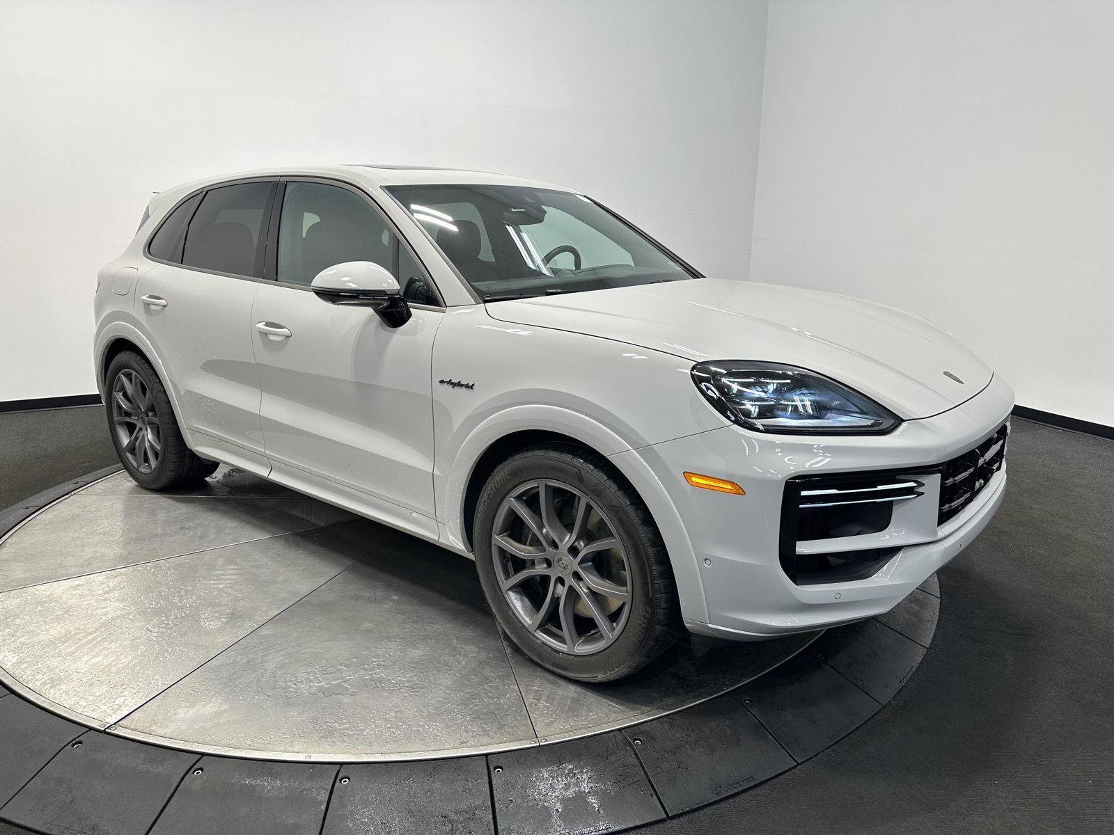 Certified 2025 Porsche Cayenne Turbo image 10
