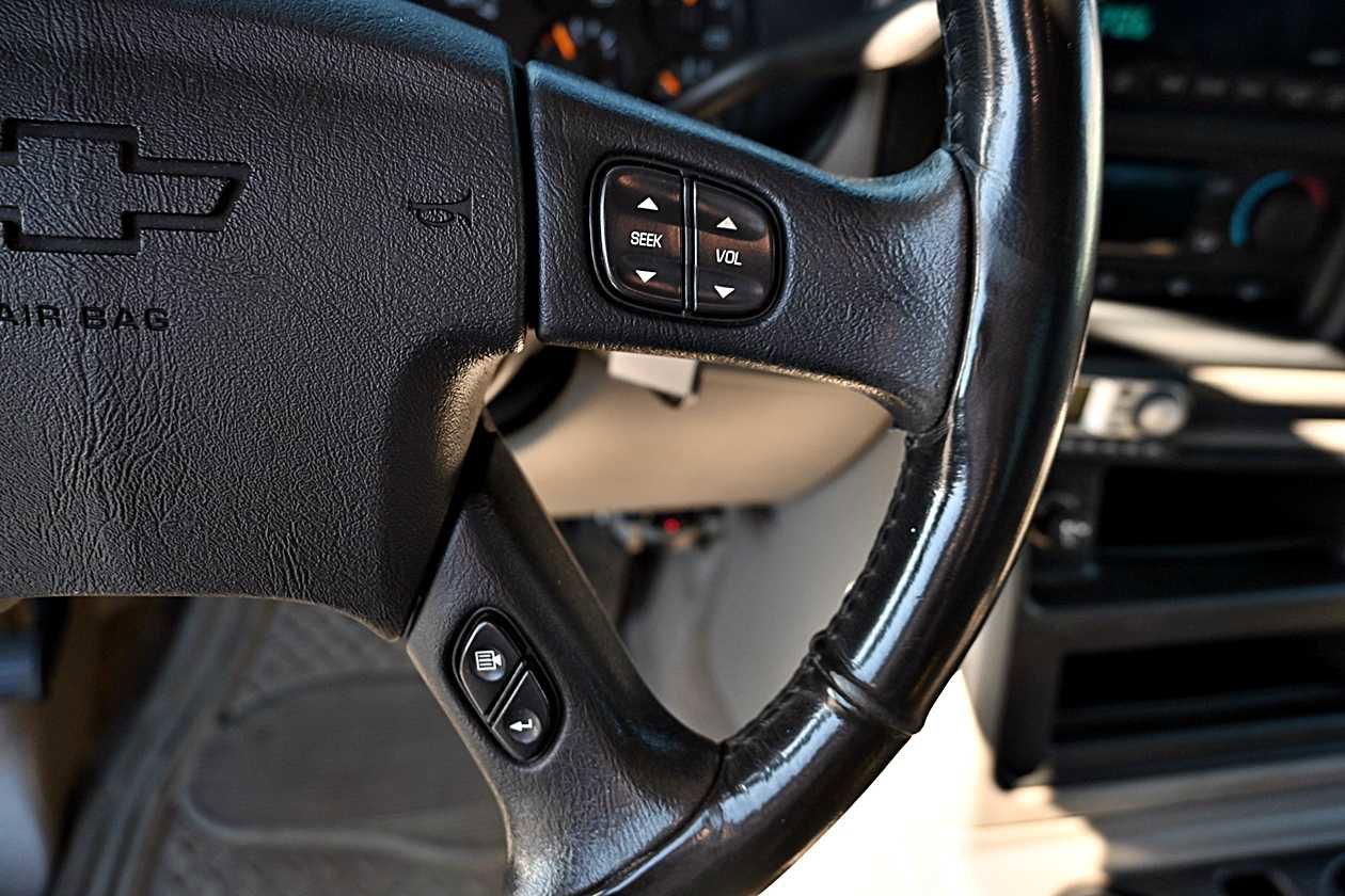 Used 2004 Chevrolet Silverado 2500 LT w/ Skid Plate Package image 23