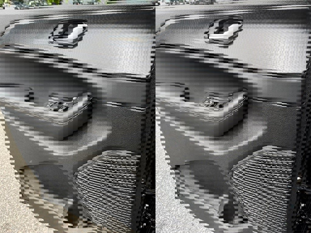 New 2025 Jeep Grand Cherokee L Laredo w/ Luxury Tech Group I image 20