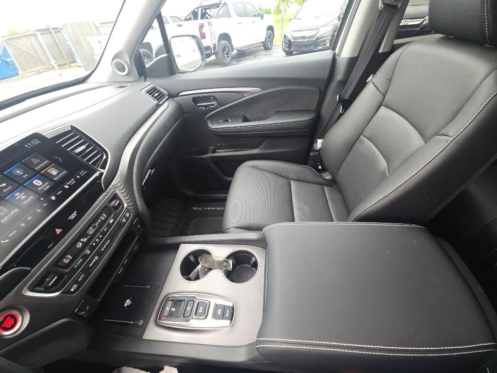 Certified 2025 Honda Ridgeline RTL image 24