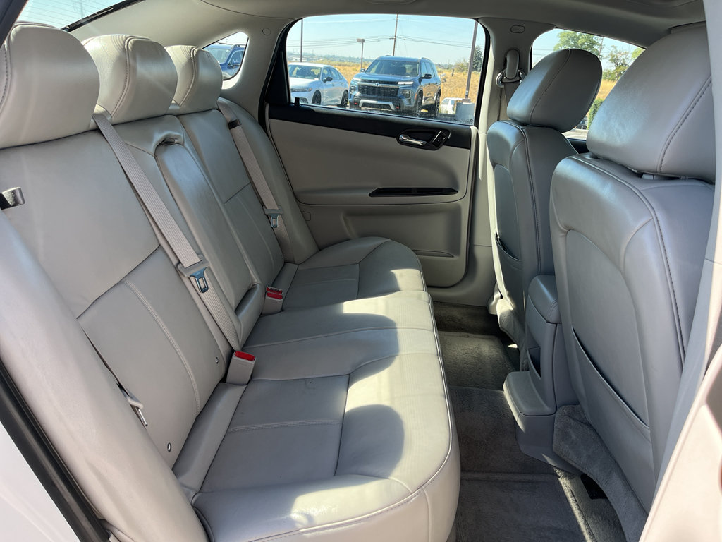 Used 2009 Chevrolet Impala LTZ FWD image 11