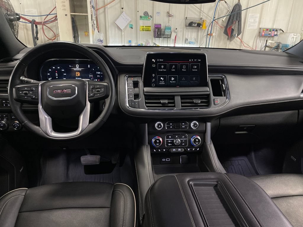 Used 2024 GMC Yukon XL SLT w/ SLT Luxury Package AWD/4WD image 18