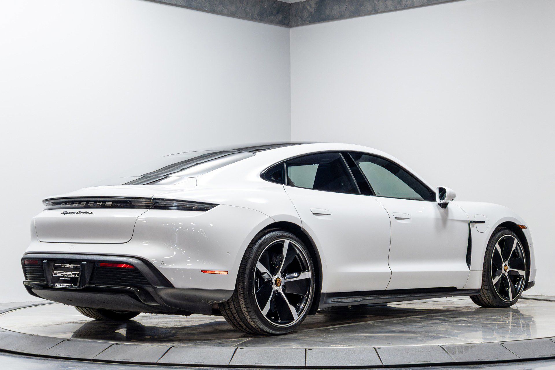Used 2020 Porsche Taycan Turbo S AWD/4WD image 18