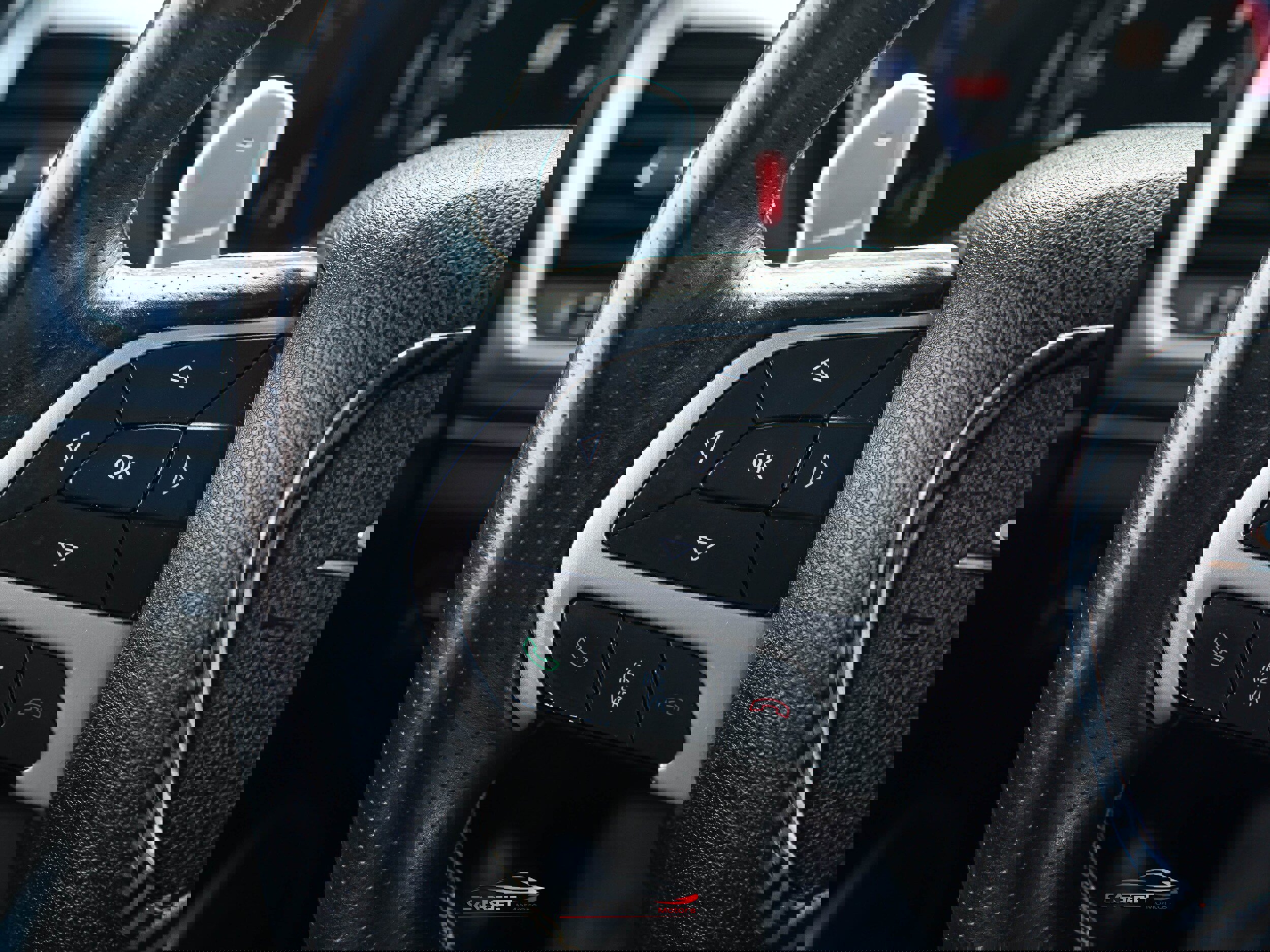 Used 2016 Jeep Grand Cherokee SRT image 25