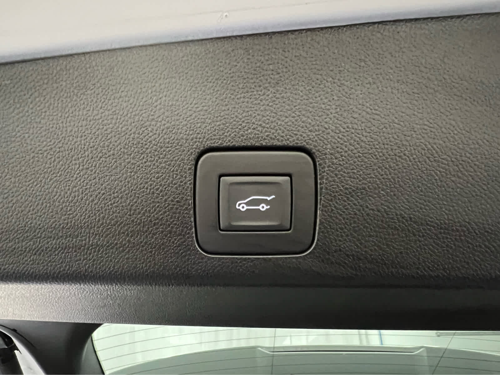 Used 2024 Buick Encore GX Avenir w/ Avenir Convenience Package image 12