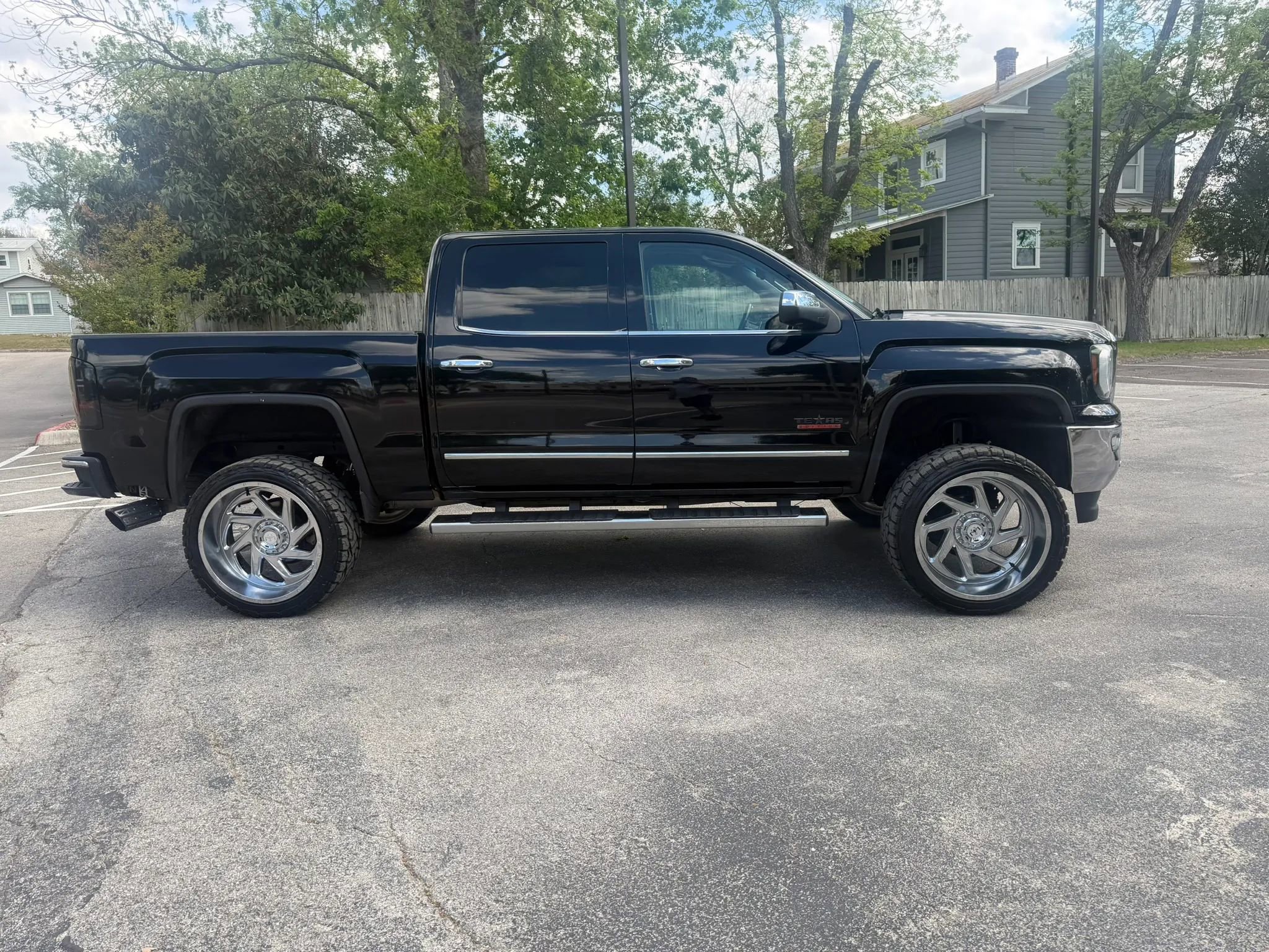 Used 2018 GMC Sierra 1500 SLT w/ Texas SLT Premium Package RWD image 4