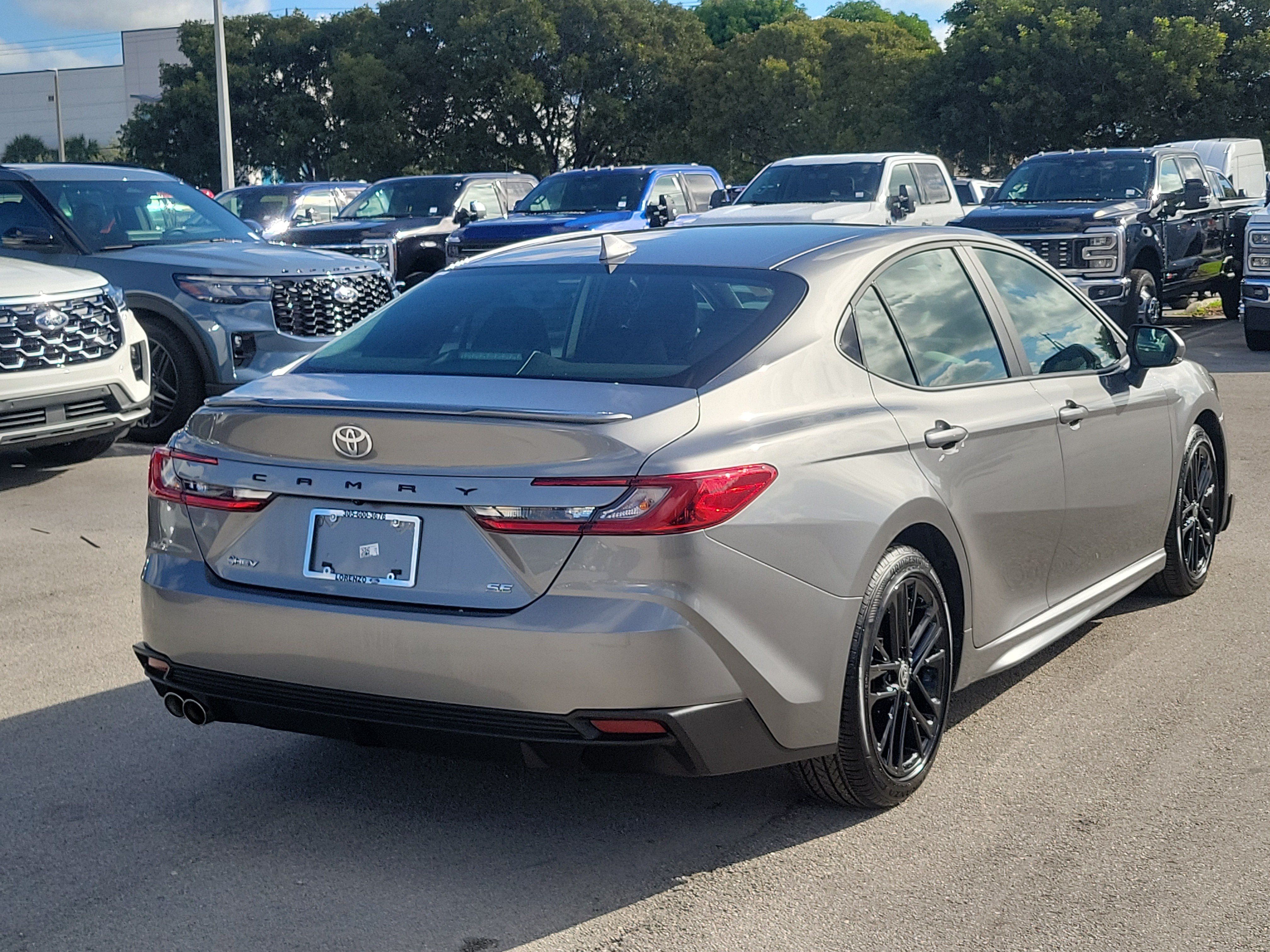 Used 2026 Toyota Camry SE FWD image 5