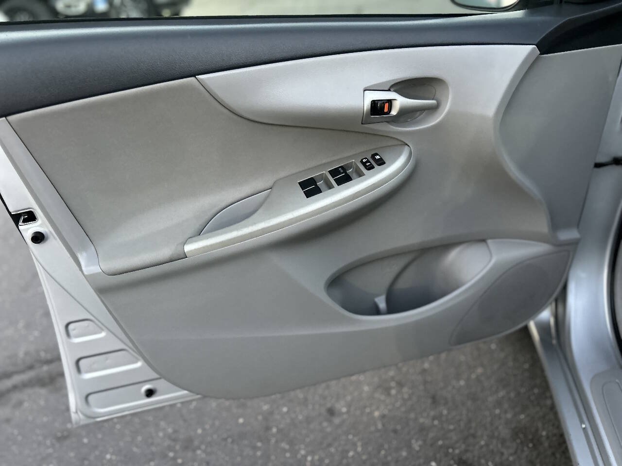 Used 2011 Toyota Corolla LE FWD image 8