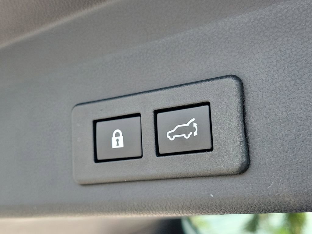 Used 2021 Subaru Ascent Touring image 9