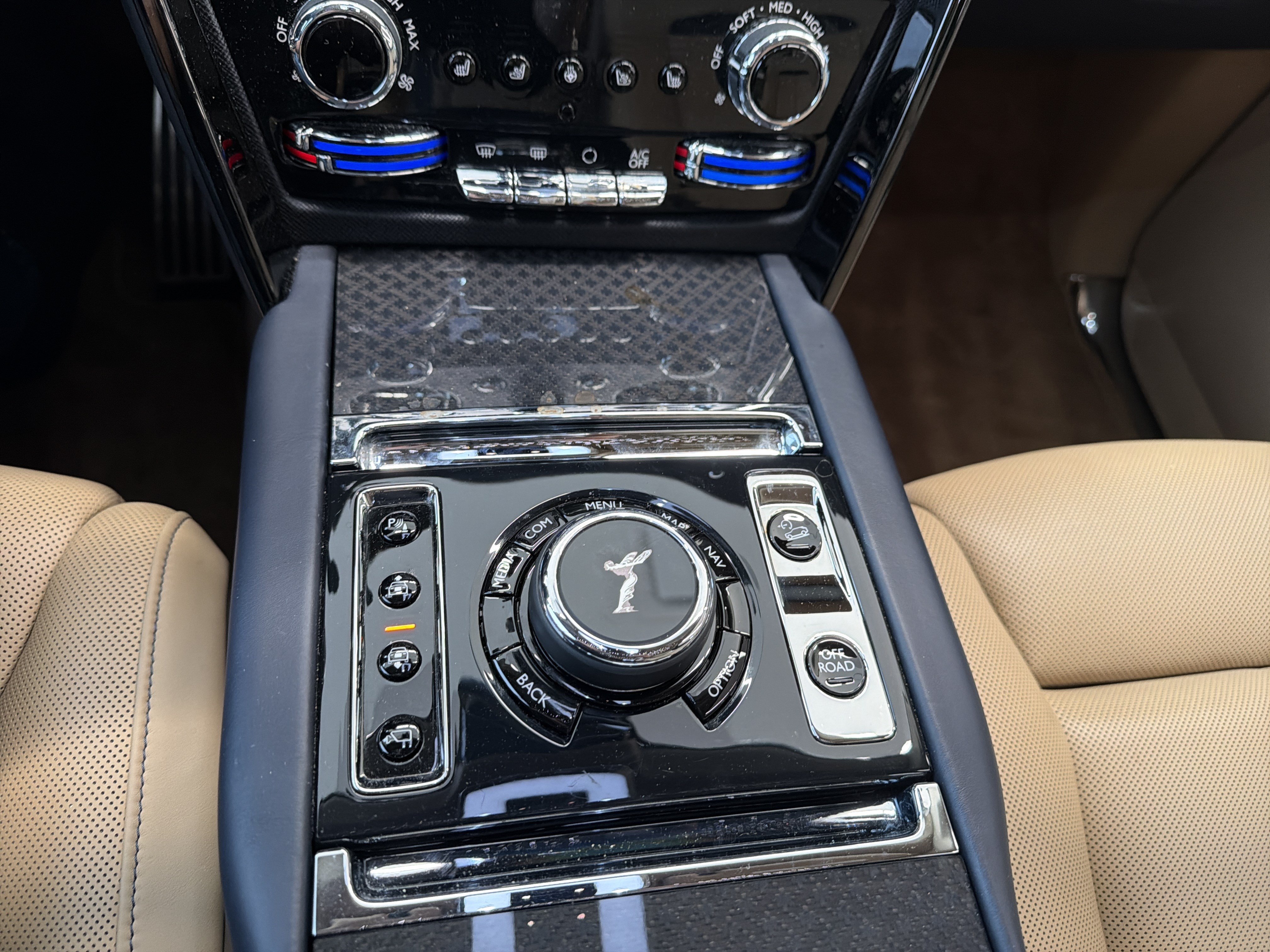 Certified 2024 Rolls-Royce Cullinan Black Badge AWD/4WD image 18
