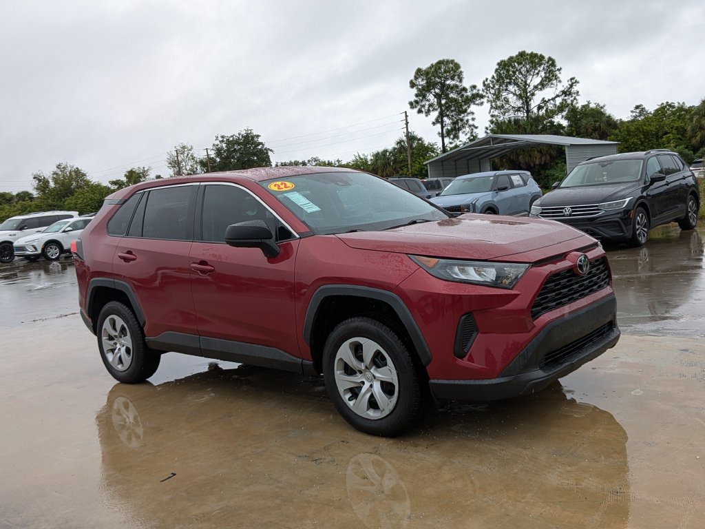 Used 2022 Toyota RAV4 LE FWD image 2