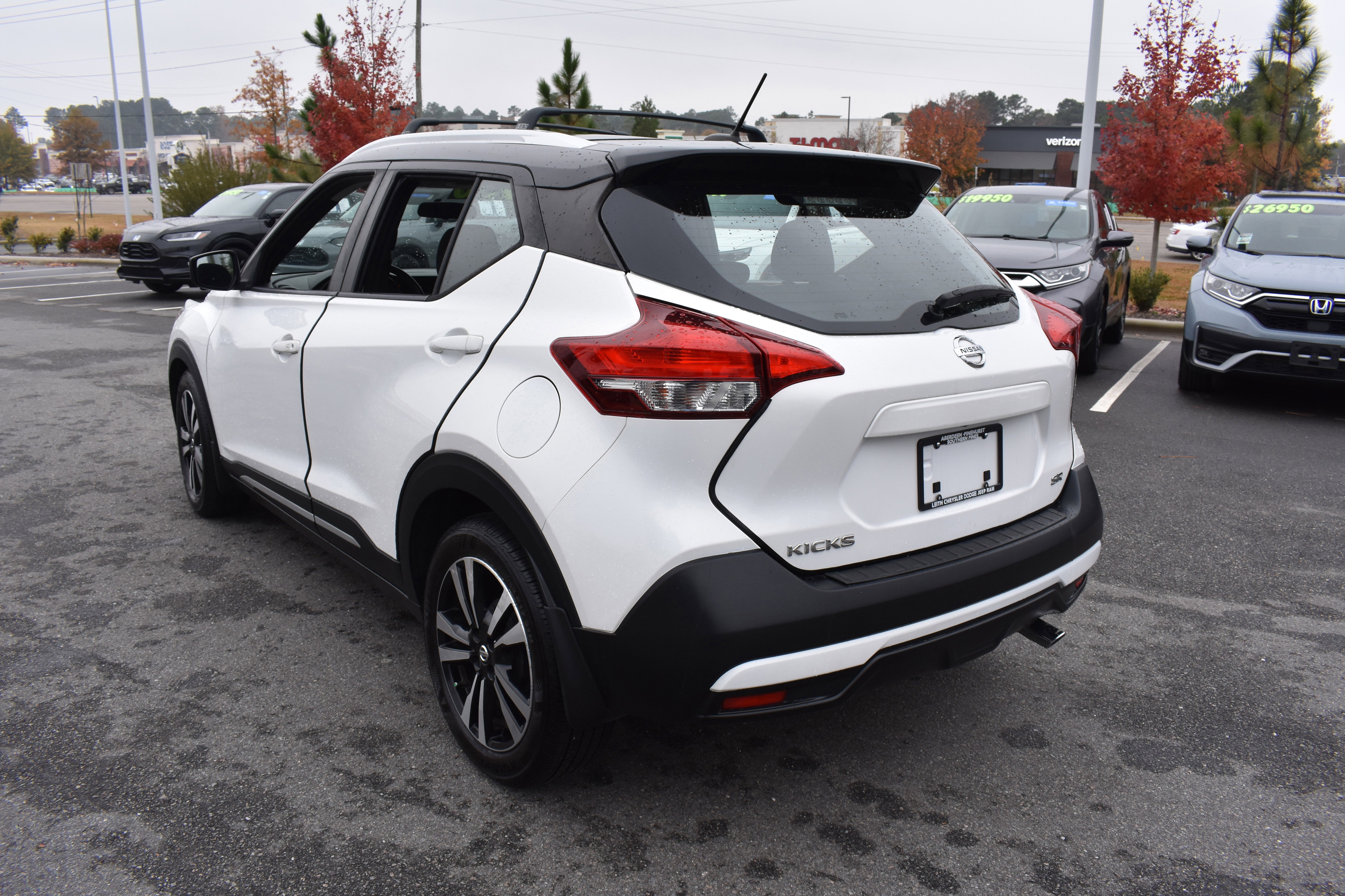 Used 2019 Nissan Kicks SR w/ Exterior Package image 7