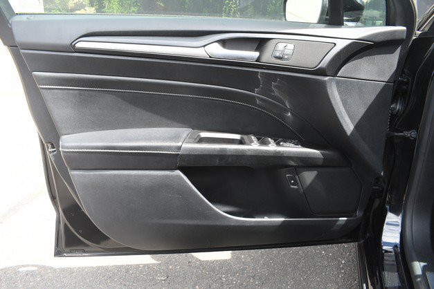 Used 2019 Ford Fusion Energi Titanium FWD image 13