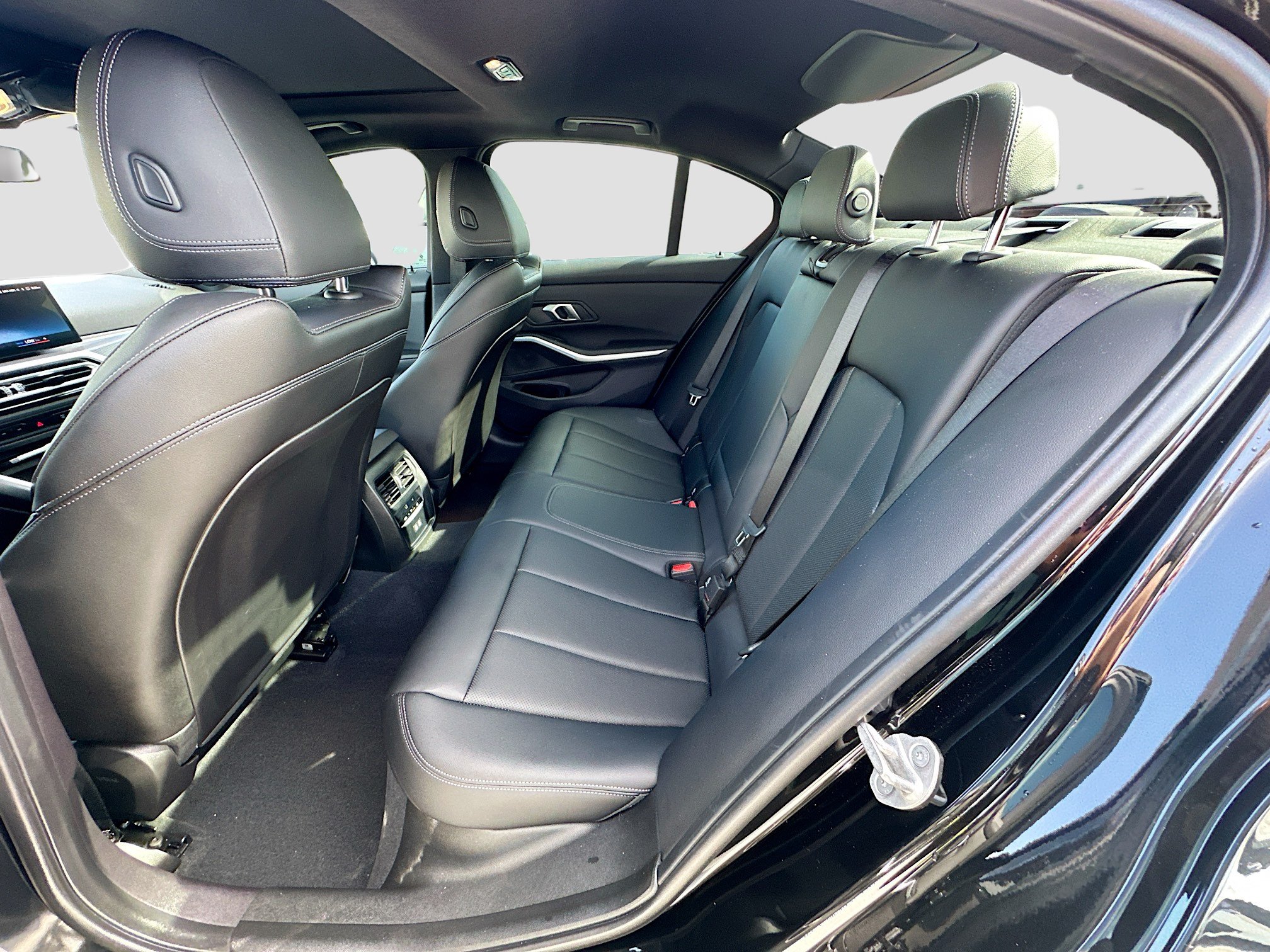 Used 2024 BMW 330i Sedan w/ M Sport Package RWD image 24