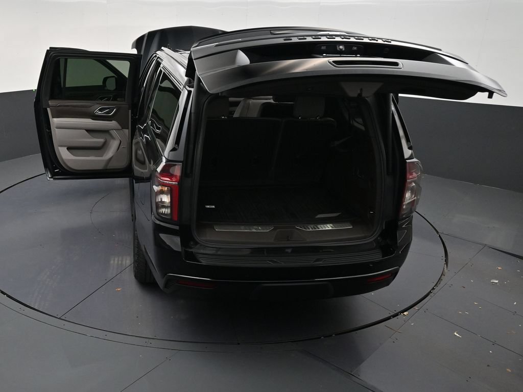 Used 2023 Chevrolet Suburban Z71 w/ Luxury Package AWD/4WD image 32