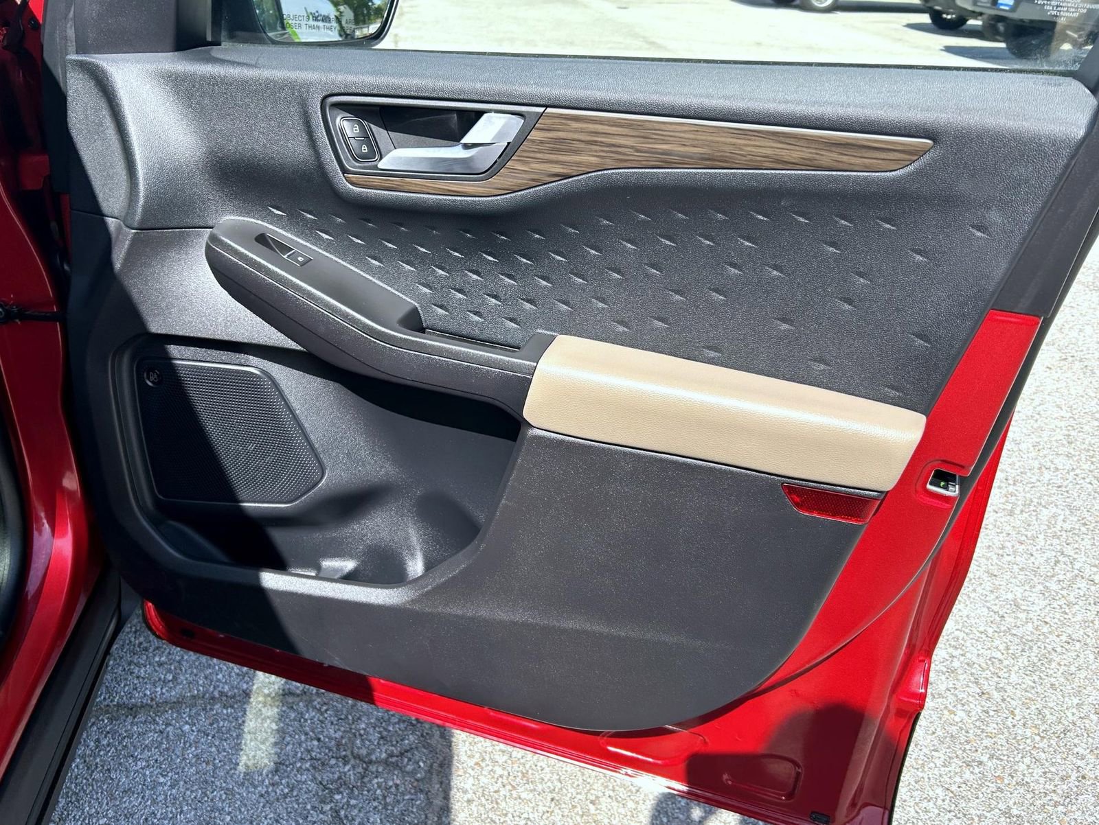 Used 2020 Ford Escape Titanium AWD/4WD image 16