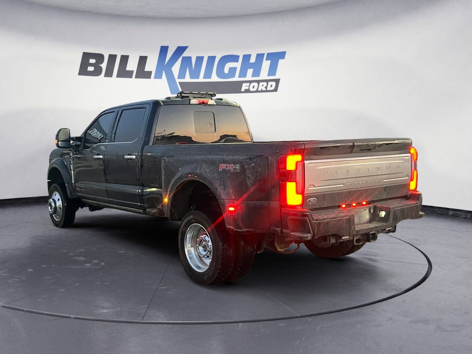 Used 2025 Ford F450 Platinum w/ Platinum Plus Package image 3