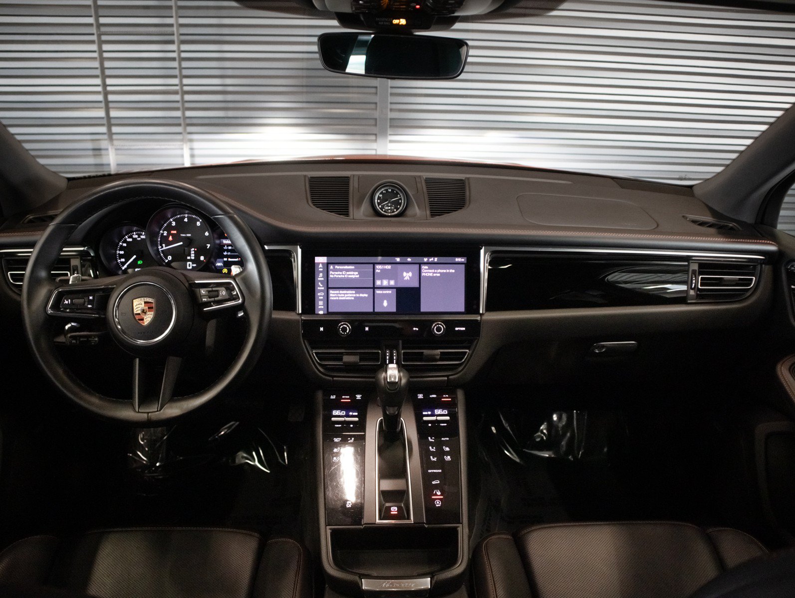 Certified 2024 Porsche Macan AWD/4WD image 13