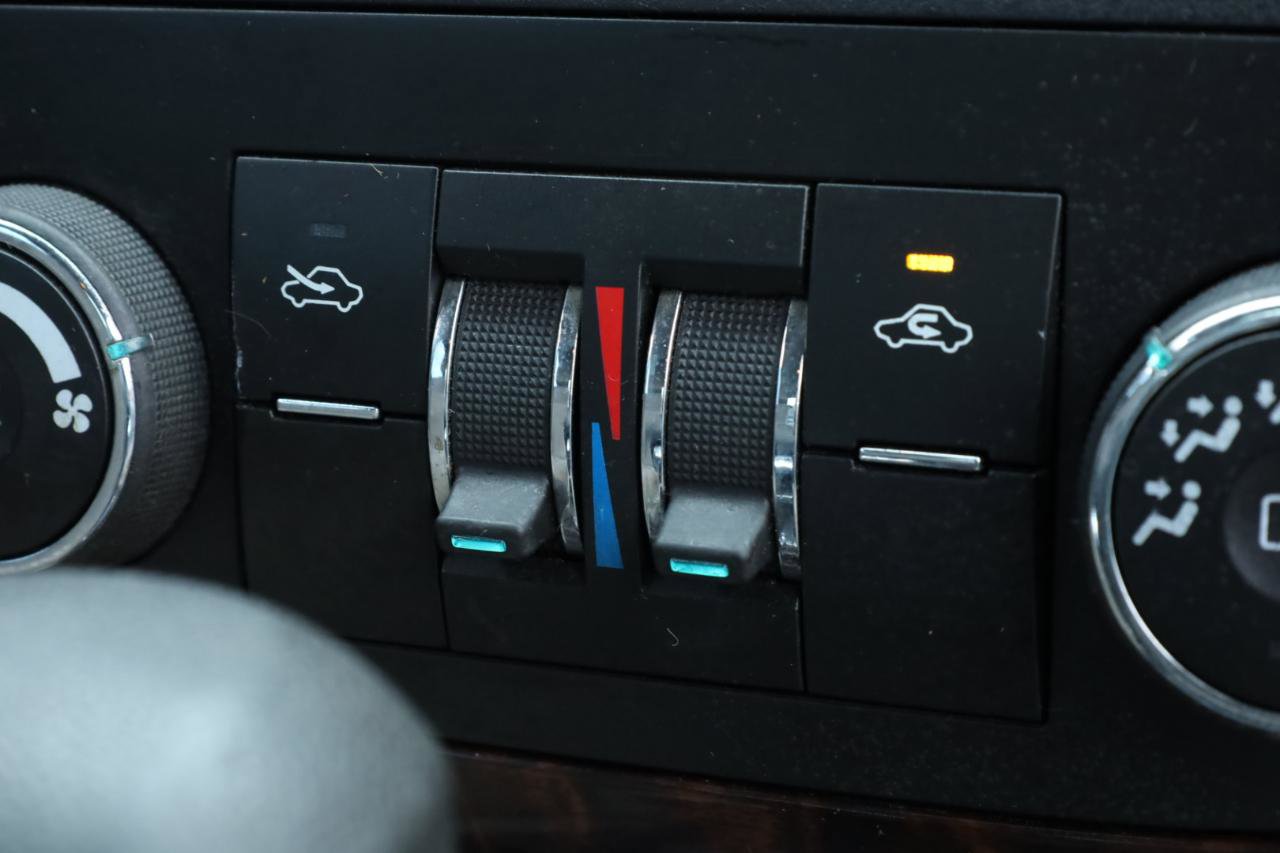 Used 2016 Chevrolet Impala LT w/ LT Sunroof Package FWD image 11