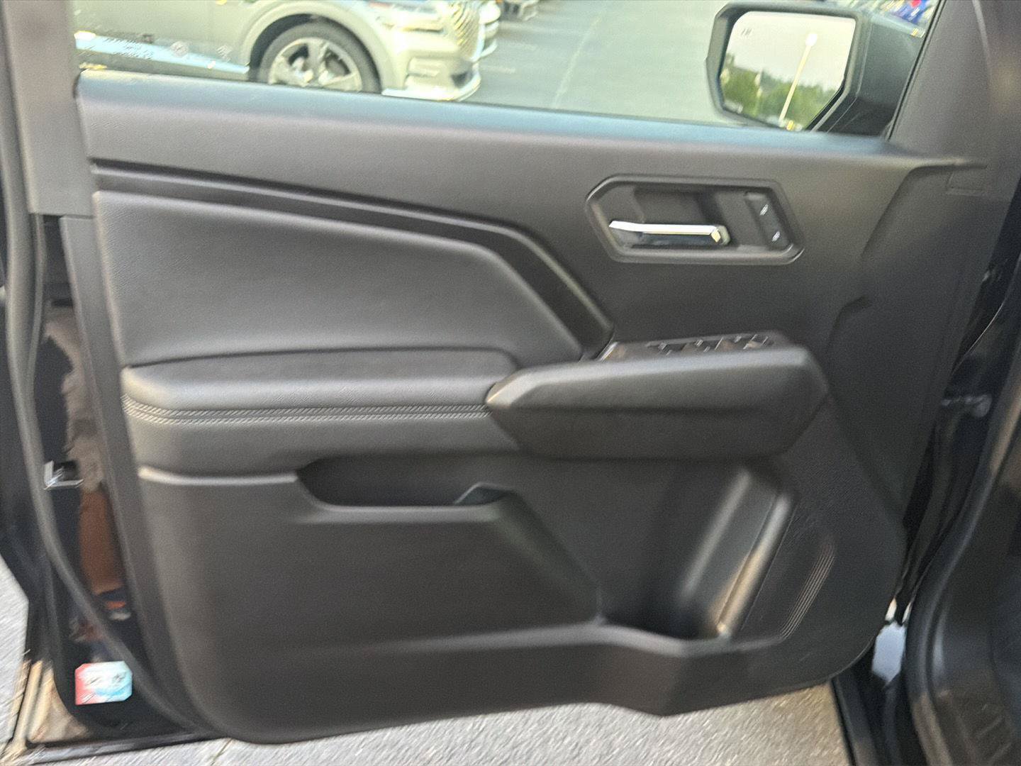 Used 2023 Chevrolet Colorado LT w/ LT Convenience Package III AWD/4WD image 16