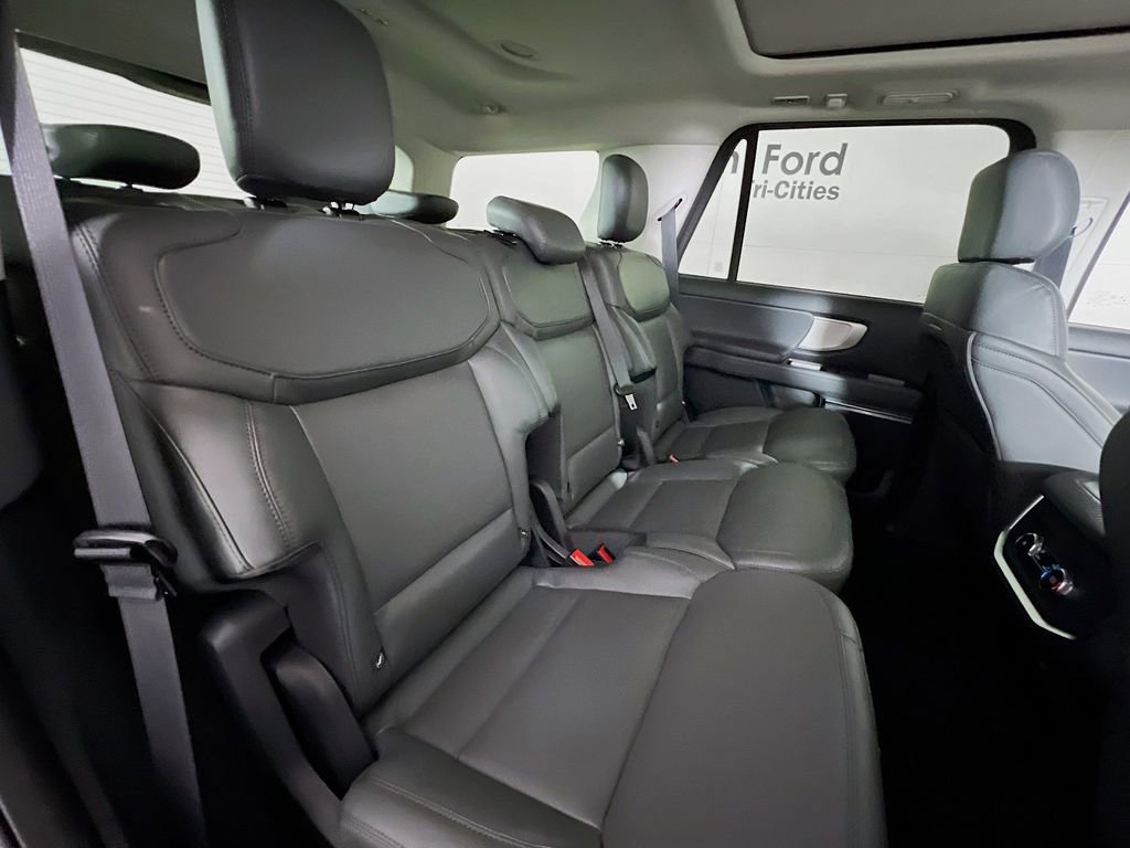 New 2026 Ford Expedition Active image 18