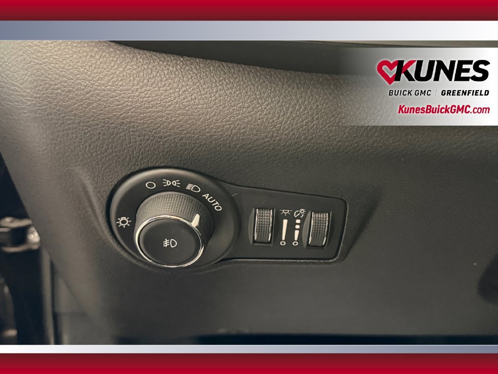 Used 2024 Jeep Compass Latitude AWD/4WD image 17