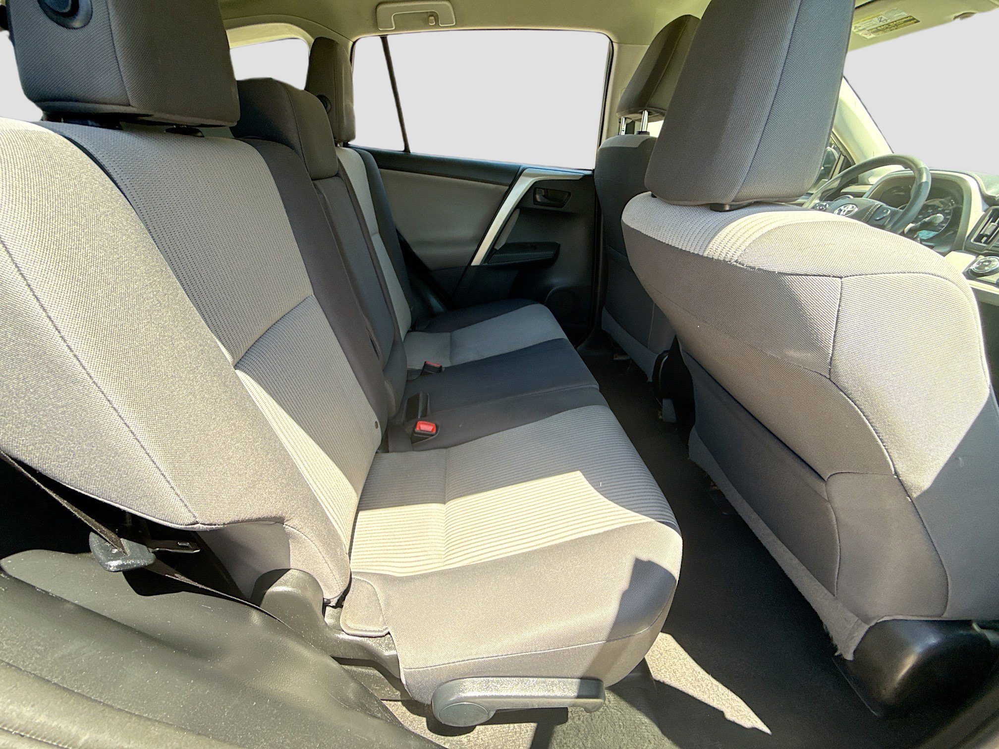 Used 2015 Toyota RAV4 LE FWD image 27