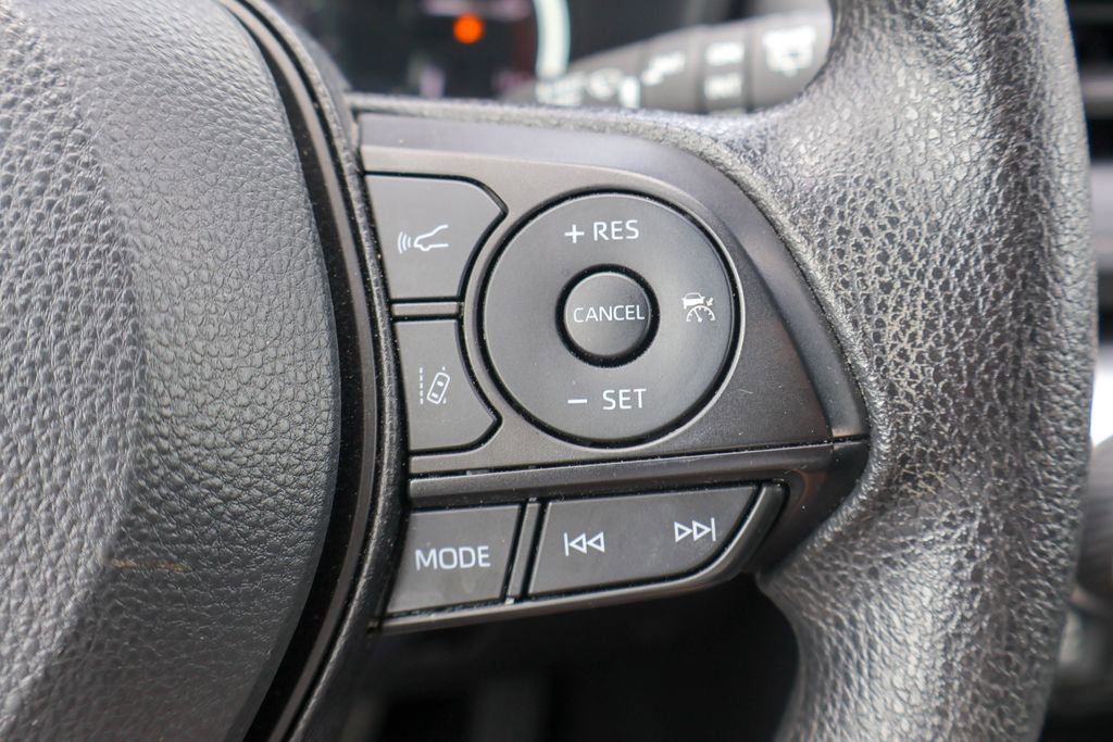 Used 2025 Toyota RAV4 XLE image 14