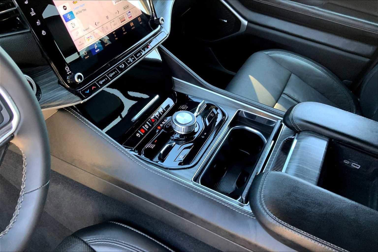 Used 2023 Jeep Wagoneer L Series III w/ Preferred Equipment Group image 15