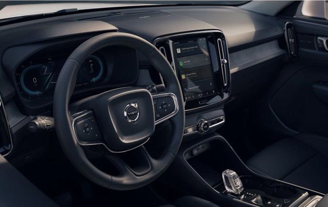 New 2025 Volvo XC40 B5 Plus w/ Protection Package Premier image 10