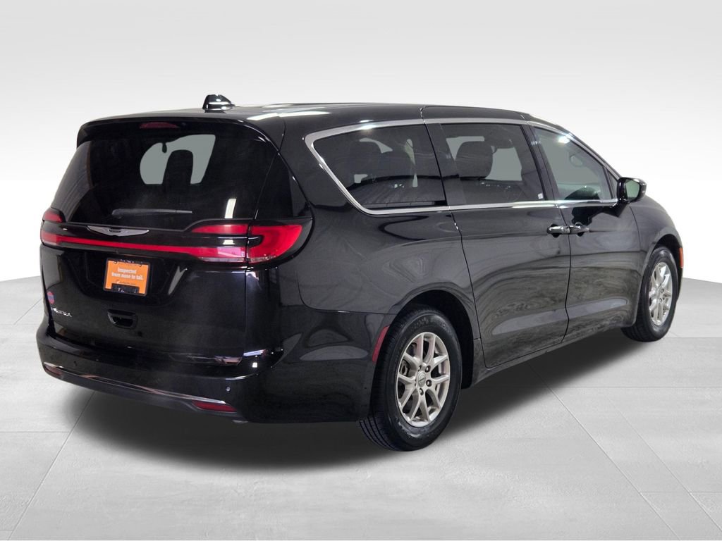 Certified 2024 Chrysler Pacifica Touring-L image 22