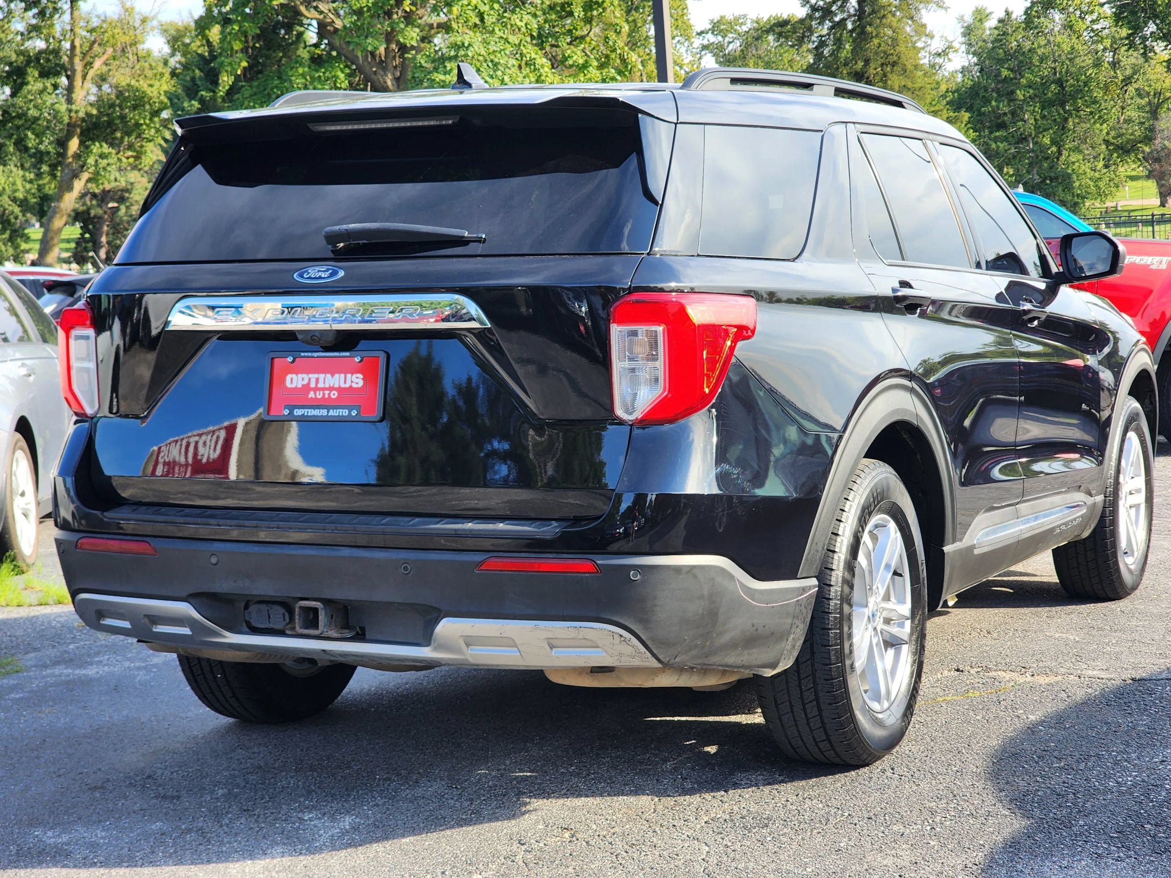 Used 2020 Ford Explorer XLT w/ Equipment Group 202A AWD/4WD image 7