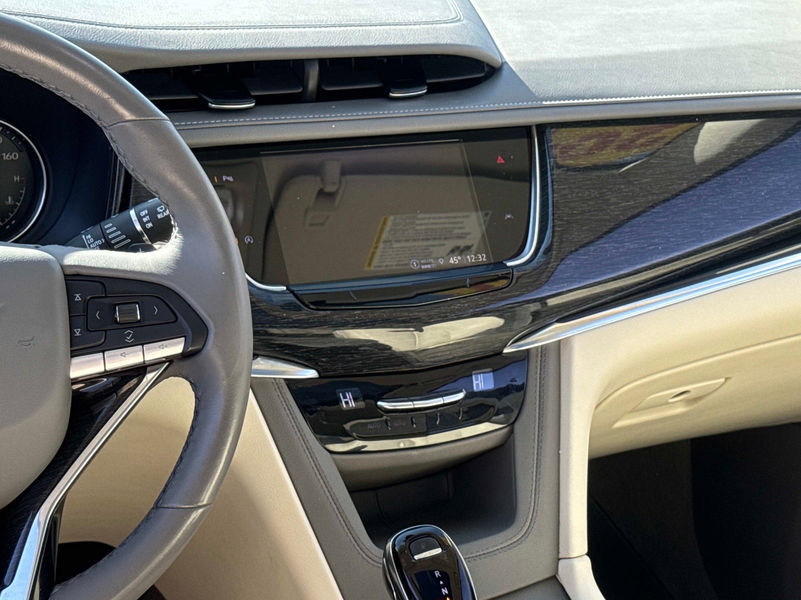 Used 2021 Cadillac XT6 Premium Luxury image 3