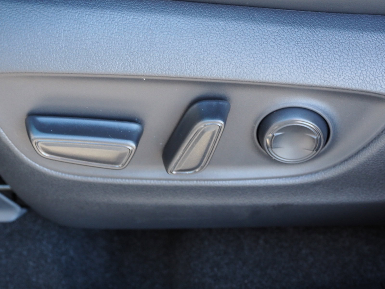 Used 2025 Toyota RAV4 XSE image 29