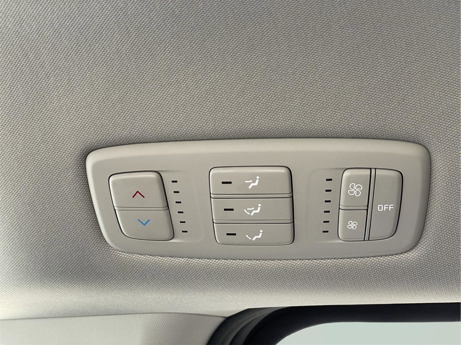 Used 2024 Kia Carnival LX FWD image 18
