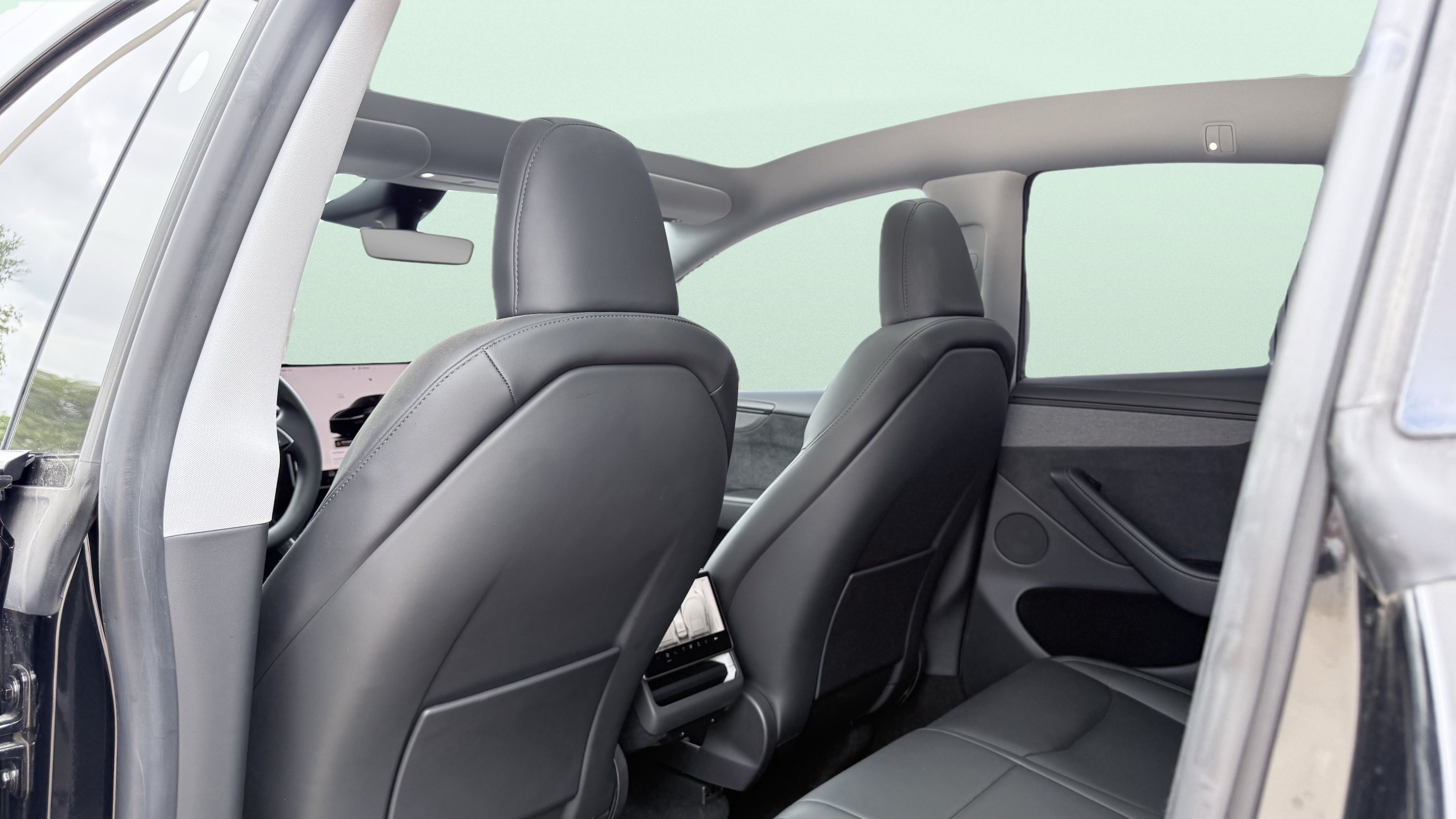 Used 2026 Tesla Model Y Long Range RWD image 29