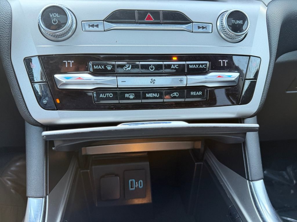 Used 2021 Ford Explorer XLT w/ Equipment Group 202A image 18