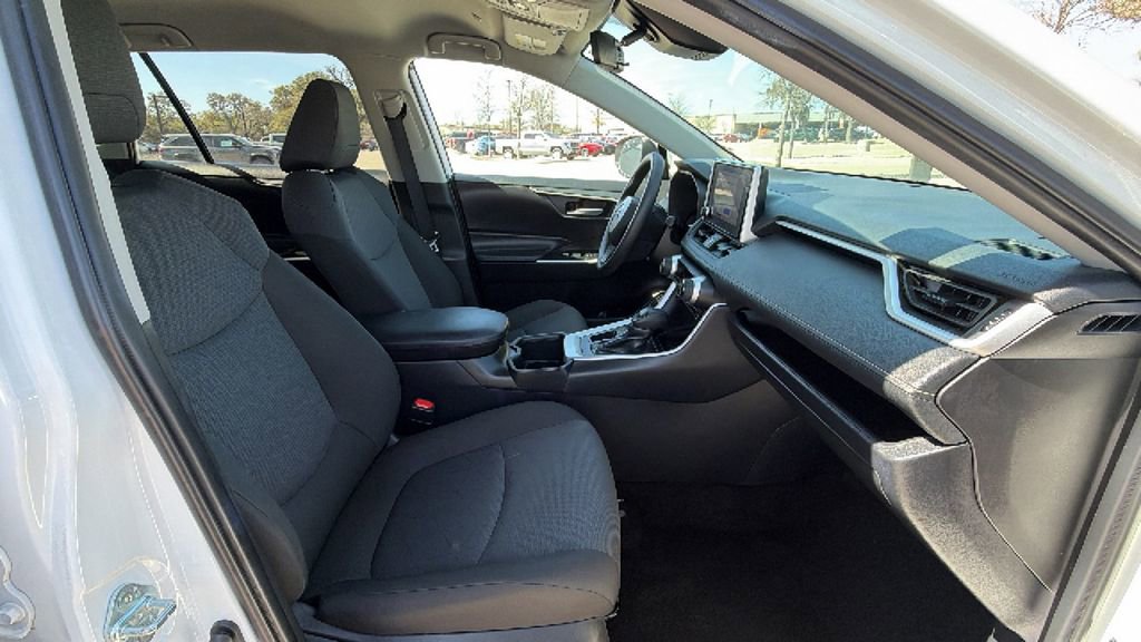 Certified 2025 Toyota RAV4 XLE image 40