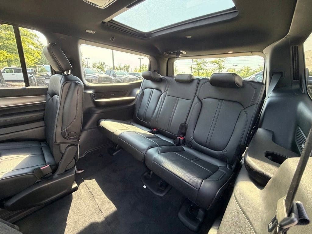 New 2026 Jeep Grand Wagoneer Limited AWD/4WD image 12