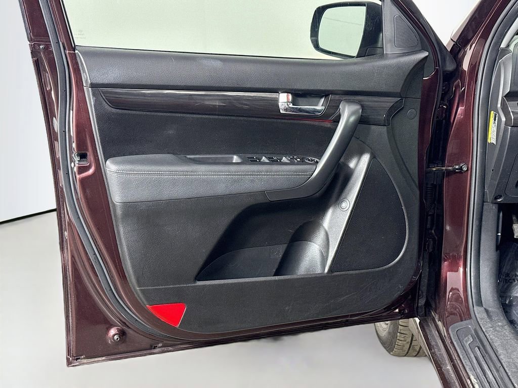 Used 2013 Kia Sorento SX image 17