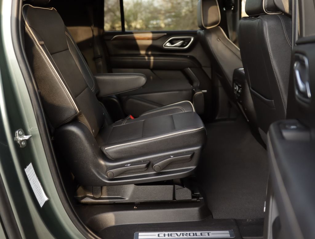 Used 2023 Chevrolet Suburban Premier RWD image 32