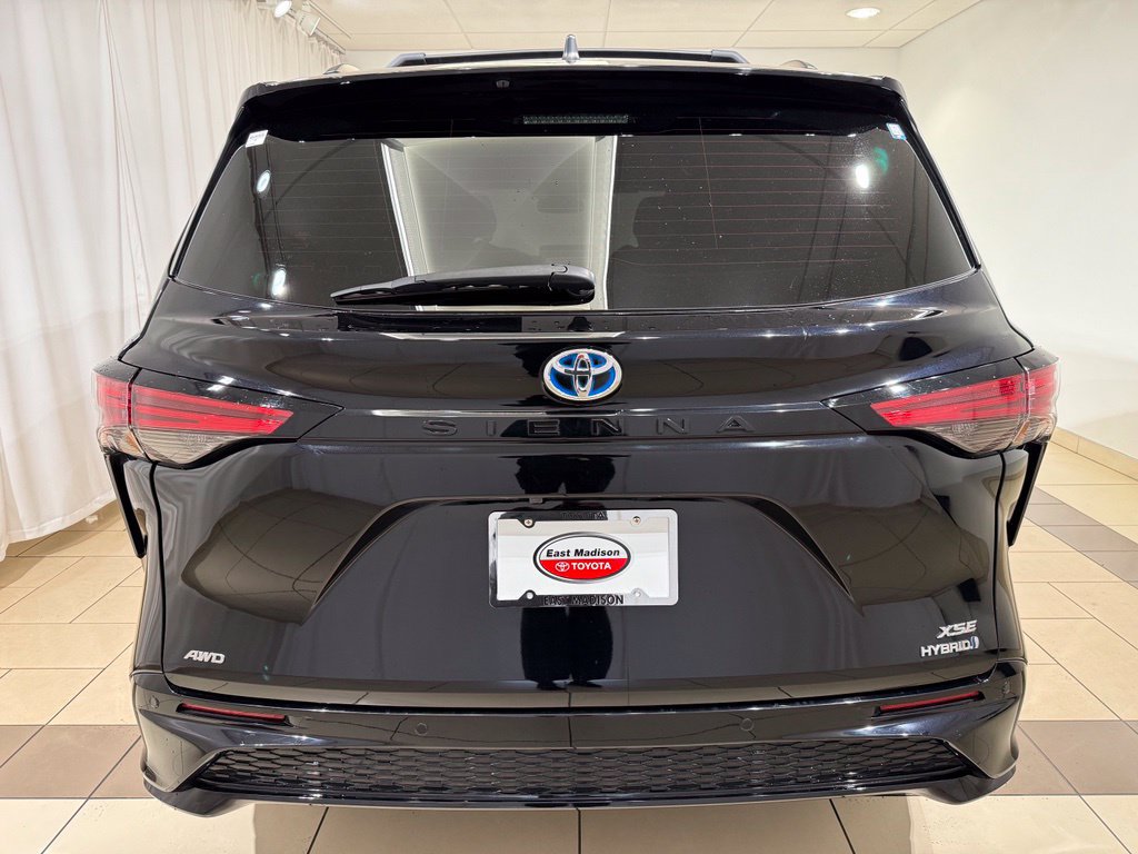 Certified 2023 Toyota Sienna XSE w/ XSE Plus Package AWD/4WD image 4