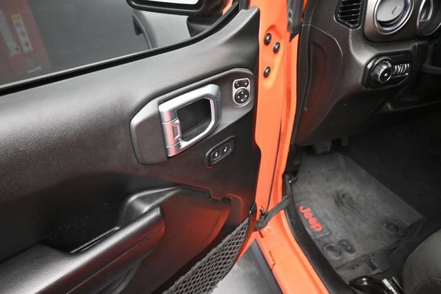 Used 2018 Jeep Wrangler Unlimited Rubicon AWD/4WD image 14