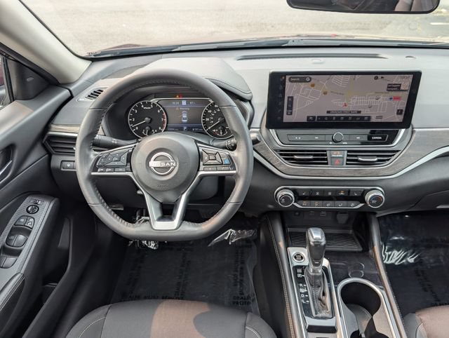 Used 2024 Nissan Altima 2.5 SV w/ SV Premium Package AWD/4WD image 16