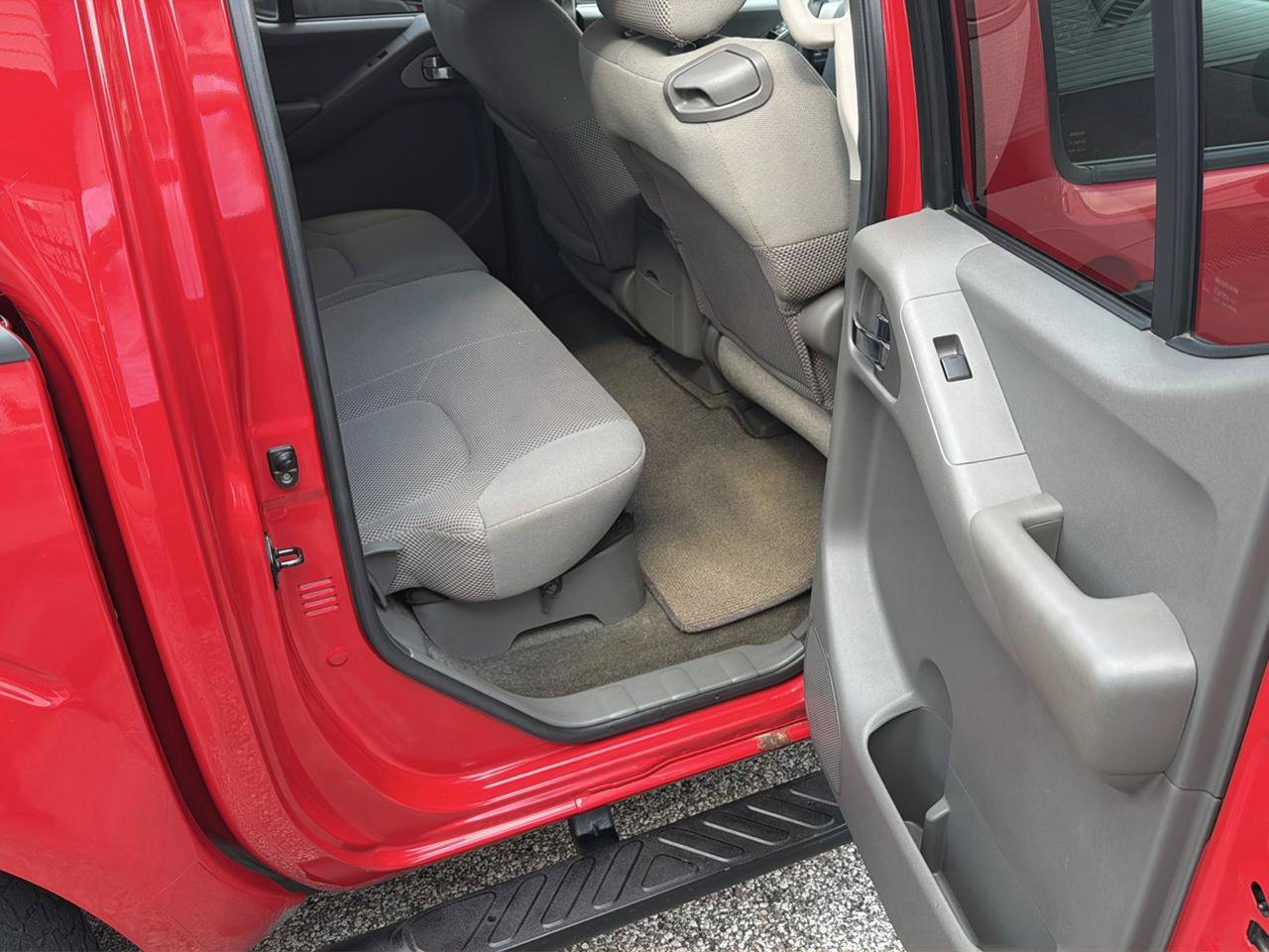 Used 2005 Nissan Frontier SE w/ (P01) Power Pkg AWD/4WD image 26