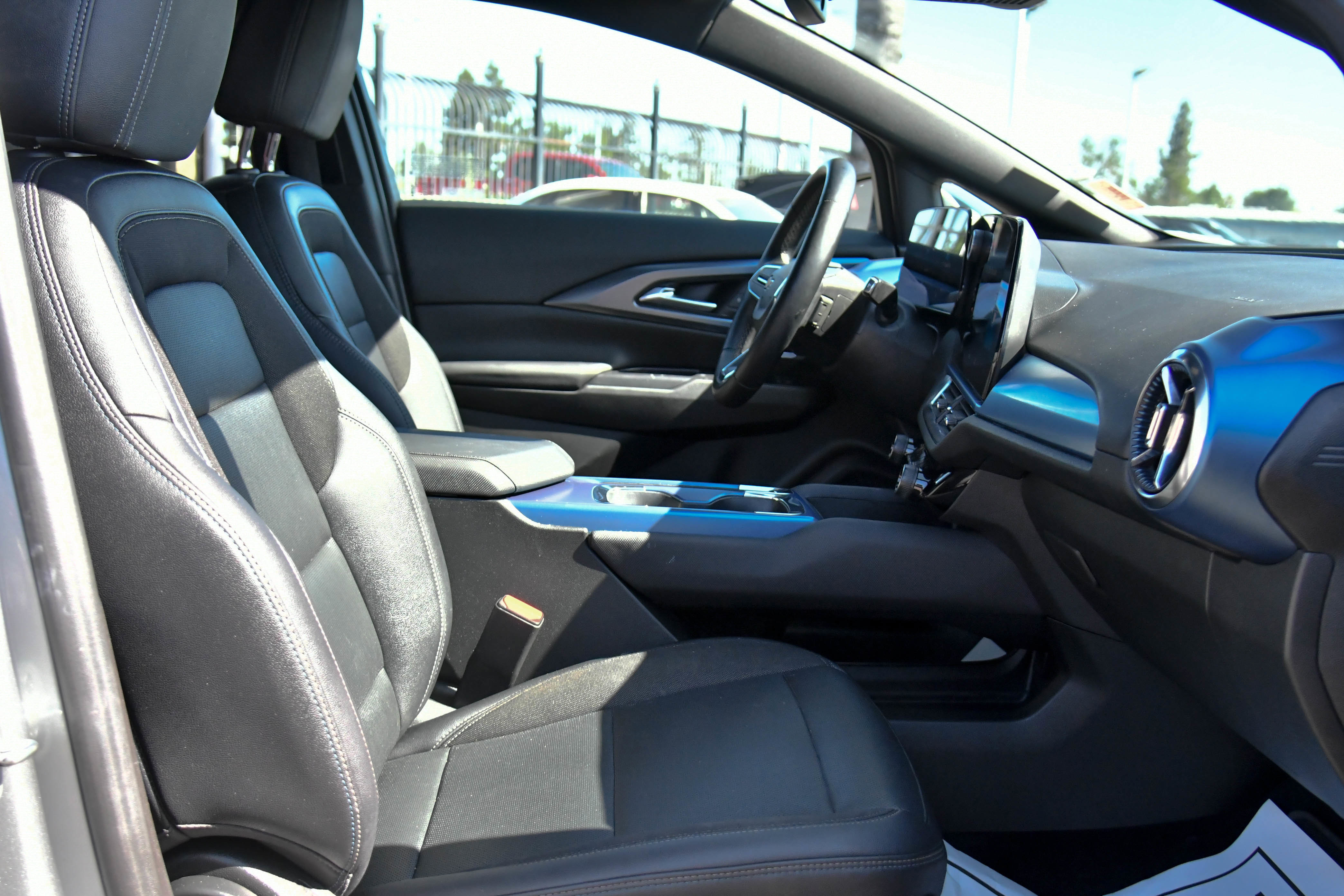Used 2025 Chevrolet Equinox EV LT w/ Convenience Package FWD image 54